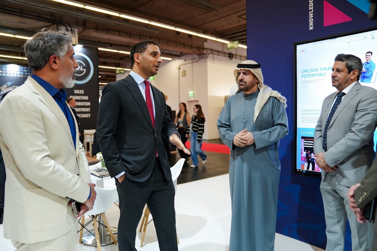 إطلاق مشروع ترجمة مختارات من "موسوعة السرد العربي" وكتاب "الأيام الأولى في الإمارات" إلى اللغة الألمانية في فرانكفورت
